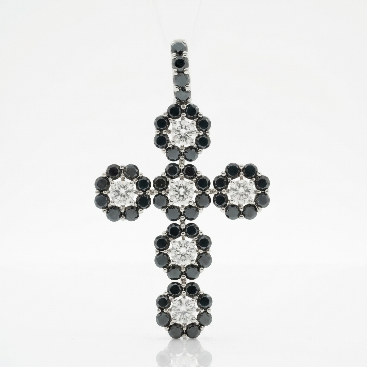 18K 黑白鑽石吊墜 18K Black and White Diamond Pendant